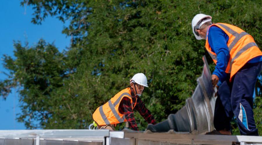 Professional gutter cleaning in Topawa, AZ